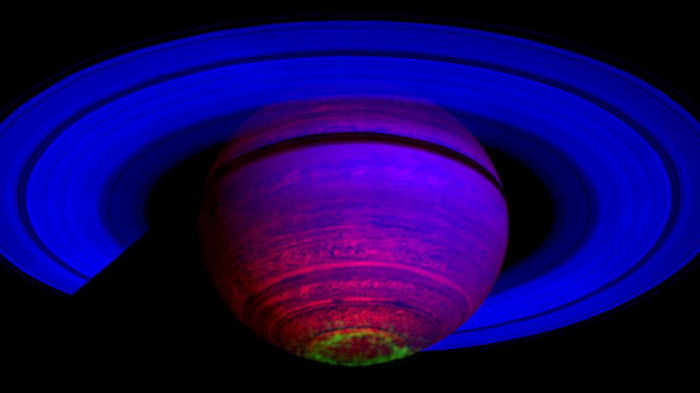 Ученые выяснили, каким образом создаются необычные полярные сияния на Сатурне
