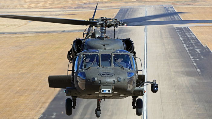 Вертолет Black Hawk впервые поднялся в воздух без пилота на борту (видео)
