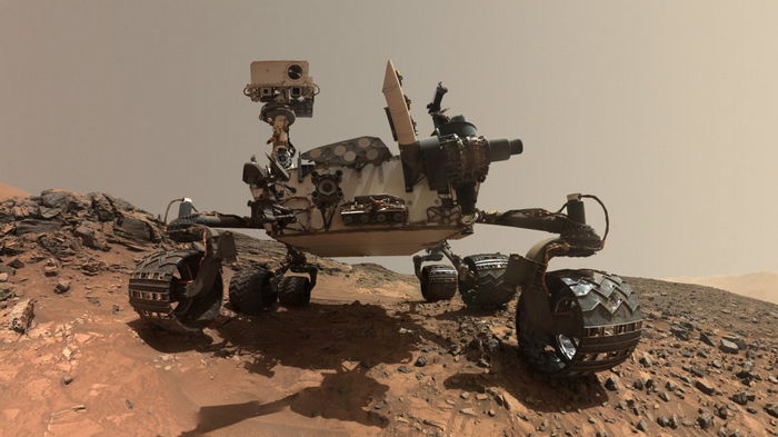 Истерлись до дыр. Марсианская поверхность повредила шины Curiosity (фото)