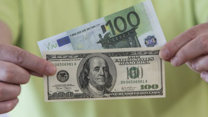 Курсы валют на 10 февраля: гривна немного подешевела