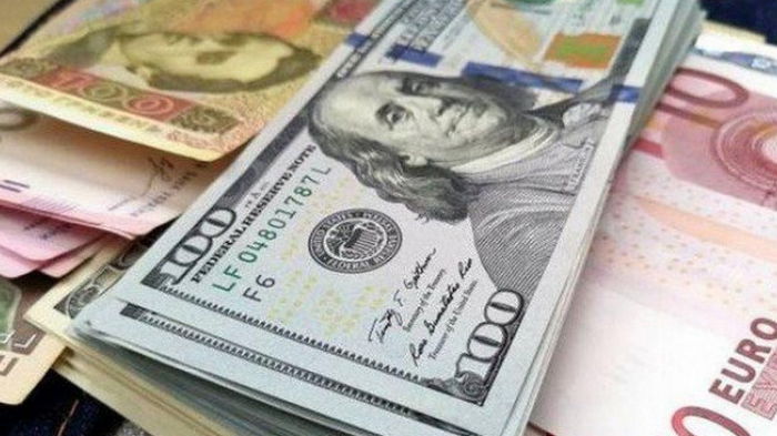Курсы валют на 22 февраля: гривна дешевеет третий день подряд