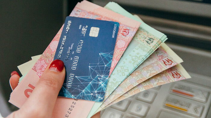 ПриватБанк отменил комиссию на снятие наличных с кредитных карт