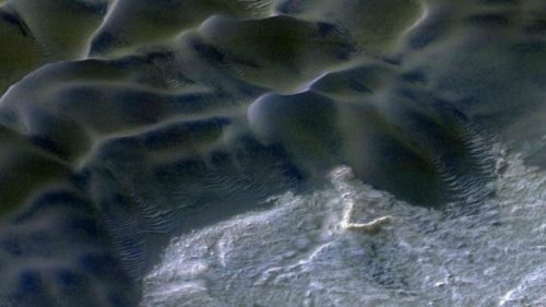 Ходячие дюны на Марсе. Ученые увидели мегарябь на поверхности, которой не должно быть (видео)