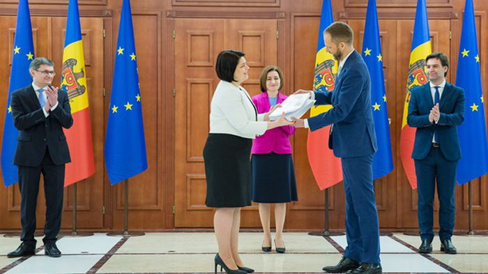 Молдова заполнила первый опросник для вступления в ЕС