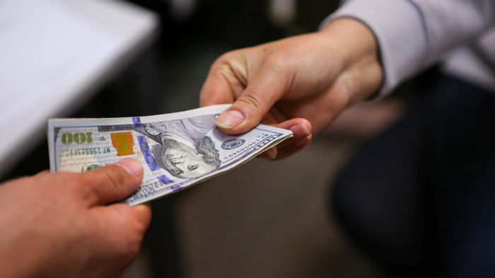 Доллар и евро в банках подорожали почти на 4 гривны