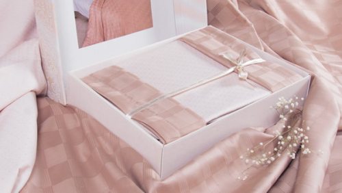 картонная коробка для подарка