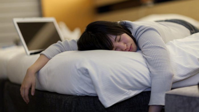 12 опасных привычек перед сном