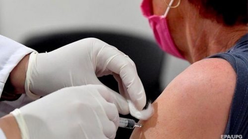 В Украине продолжается вакцинация от COVID-19