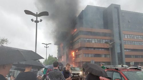 В Москве горит бизнес-центр