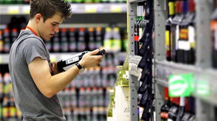 Власти планируют повысить возраст продажи алкоголя