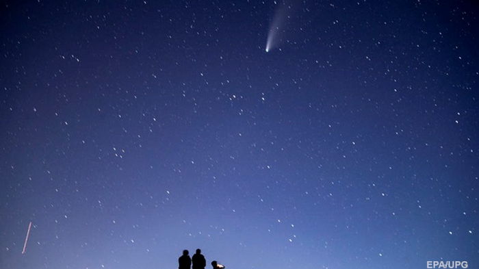 Мимо Земли пролетела гигантская комета, попавшая в прямой эфир (видео)