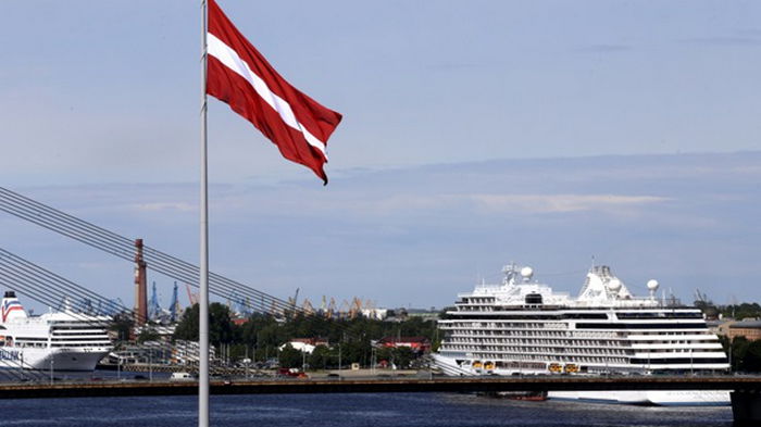Латвия прекратила выдачу россиянам виз всех видов