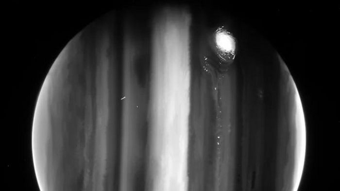Телескоп «Джеймс Уэбб» показал фото Юпитера на боку
