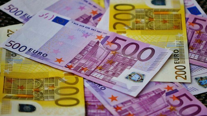 Официальный курс евро снизился почти до 37 грн