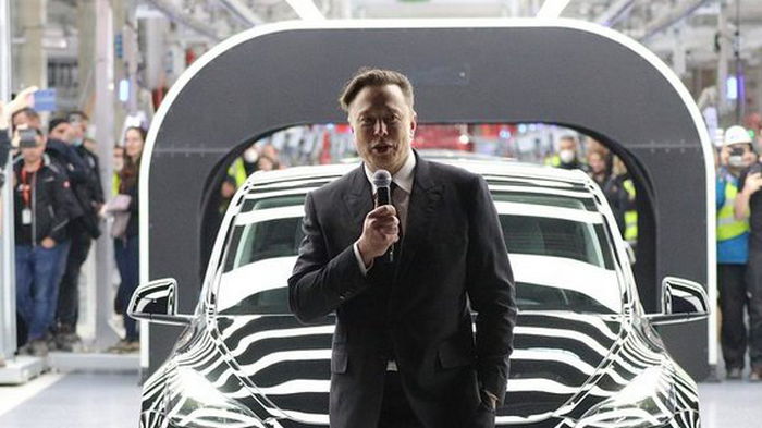 Илон Маск продал почти 8 млн акций Tesla за $6,9 млрд. Это связано с судом против Twitter