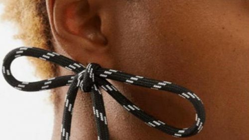 Balenciaga представил серьги из шнурков стоимостью 260 долларов