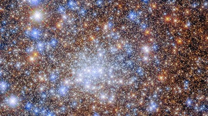Телескоп Хаббл сделал фото звездного скопления возле Млечного пути