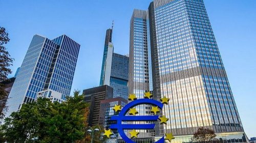 Европейский центробанк впервые повысил ставку сразу на 0,75 п.п. Причи...