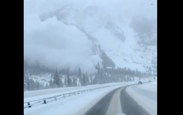 Водитель снял на видео сошедшую с горы лавину