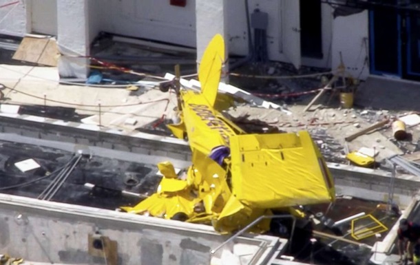 В США самолет врезался в жилой небоскреб (видео)