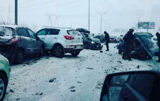 В Москве столкнулись около 40 автомобилей (видео)
