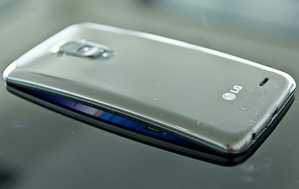 LG запатентовала растягивающийся смартфон