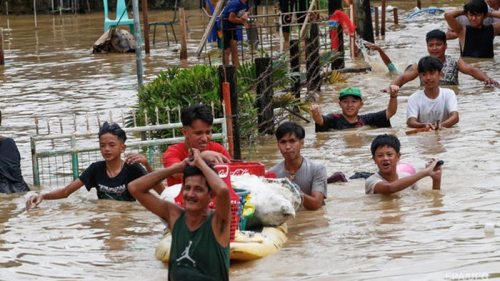 На Филиппины обрушился тайфун, есть жертвы