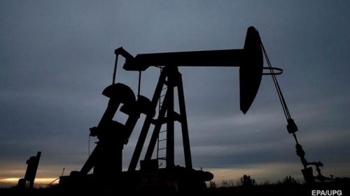 СМИ: Еврокомиссия одобрила потолок цен на нефть РФ
