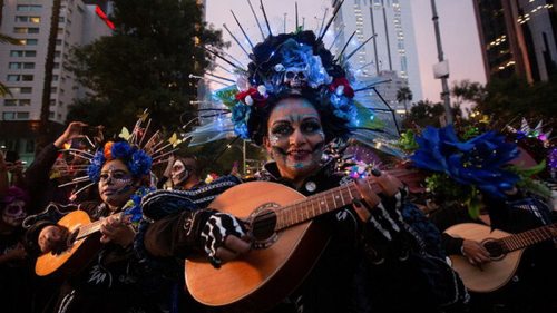 В Мексике прошел всемирно известный парад Катрин (фото)