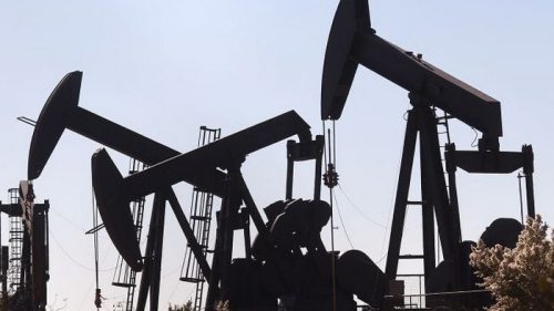 Нефть дорожает на фоне падения доллара США