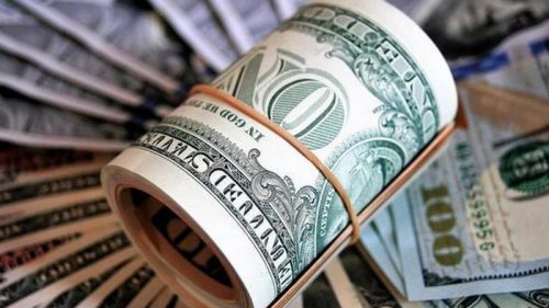 Украинцы несут деньги в банки: НБУ фиксирует рост депозитов в валюте и гривне