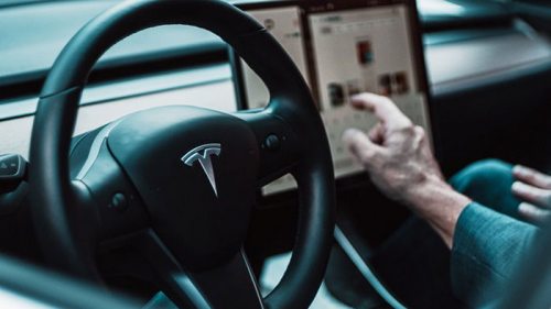Tesla массово отзывает автомобили в США
