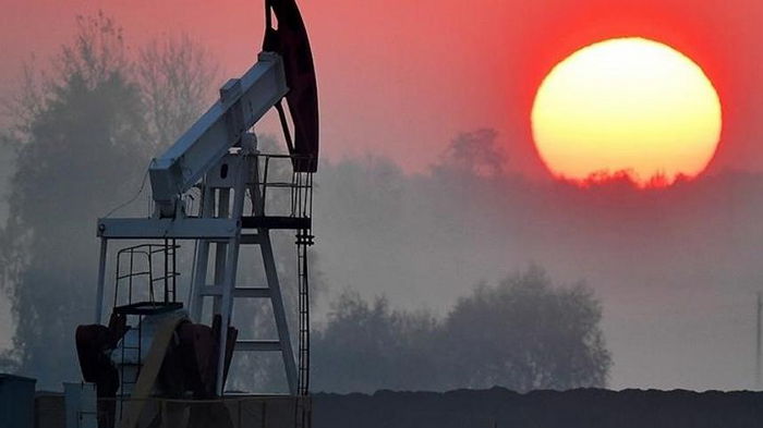 Нефть дешевеет из-за антиковидных протестов в Китае