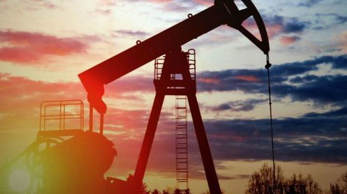 Нефть показала первый недельный прирост трех недель падения: что повлияло на мировые цены