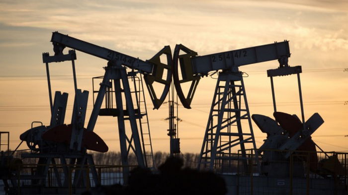 Мировые цены на нефть падают перед встречей ОПЕК+