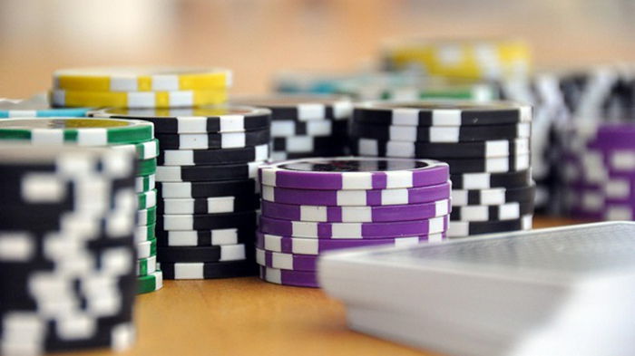 Американка поставила в покере пять долларов и выиграла 1,6 млн