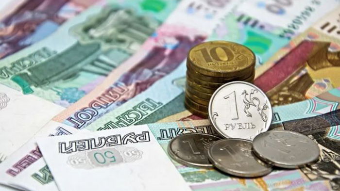 Российский рубль обвалился до минимума с начала мая: в чем причина