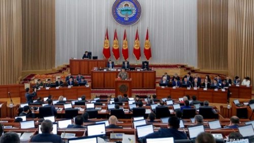 Кыргызстан планирует перевести госучреждения на киргизский язык