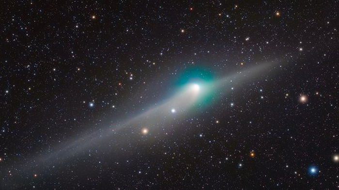 К Земле приблизилась комета, которую не видели 50 000 лет (фото)