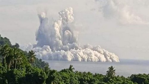 В Тихом океане началось извержение подводного вулкана