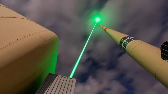 Ученые научились управлять молниями с помощью лазерного луча (видео)