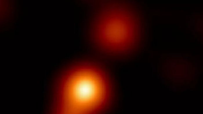 Космический телескоп снял черную дыру в 7,5 миллиарда световых лет от Земли