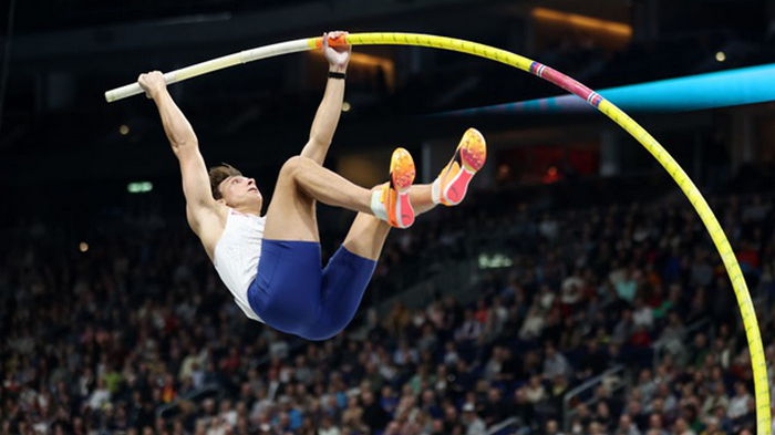 Дюплантис установил новый мировой рекорд в прыжках с шестом