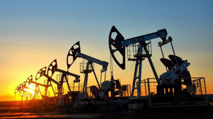 Мировые цены на нефть падают в начале недели: что стало причиной