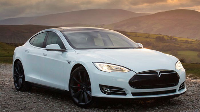 Tesla намерена расширить использование более дешевых батарей в авто