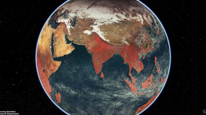 Индийский спутник сделал детализированное фото Земли с «фальшивыми цветами»