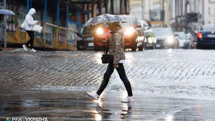 Дождь, местами грозы: синоптики дали прогноз погоды на завтра
