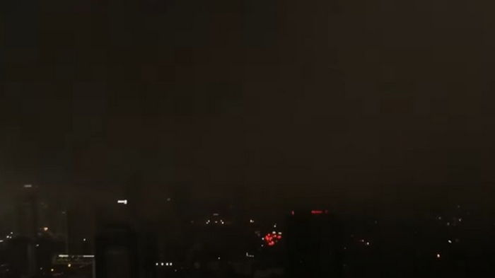 Стамбул окутали гигантские валовые облака (видео)
