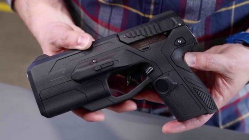 В США в продажу поступит умный пистолет с системой распознавания лиц