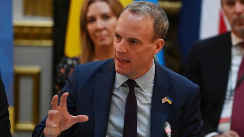 Британский вице-премьер уходит в отставку из-за обвинений в издевательствах и грубости